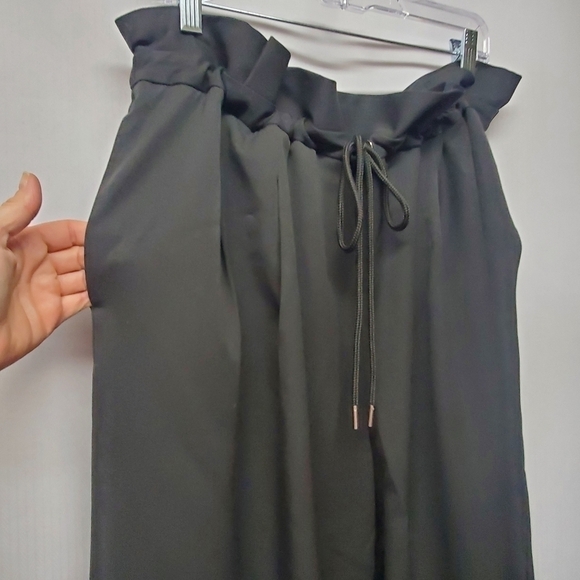 Eloquii Paperbag Cropped Drawstring Black Pants - Picture 7 of 10